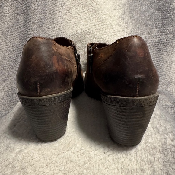 BOC Womens Low Ankle Bootie Brown Leather Chunky 3 inch Heal Size 9.5 - Picture 2 of 7